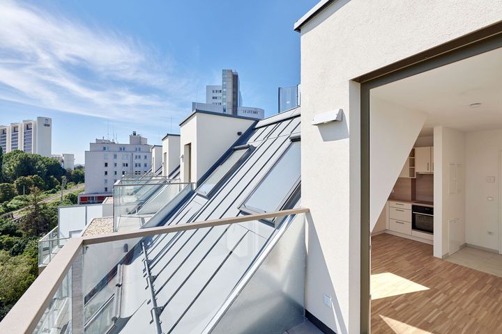 ANLAGE - Moderne Dachgeschoßwohnung mit Terrasse in 1200 Wien