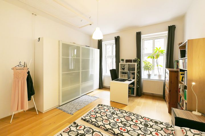 Zimmer Altbauwohnung mit separater Wohnküche in 1030 Wien