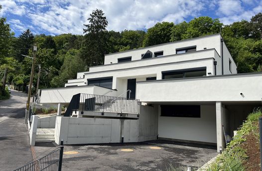 Exklusive Doppelhaushälfte in Klosterneuburg- modernes Wohnen - 5 Zimmer mit 2 Terrassen und Stellplätzen