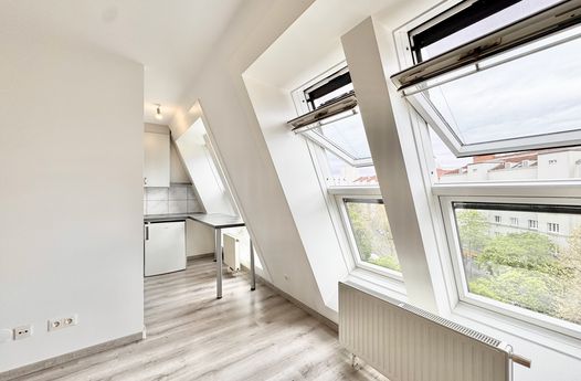 Nähe U1 |  2 Zimmer Dachgeschosswohnung mit Gemeinschaftsdachterrasse