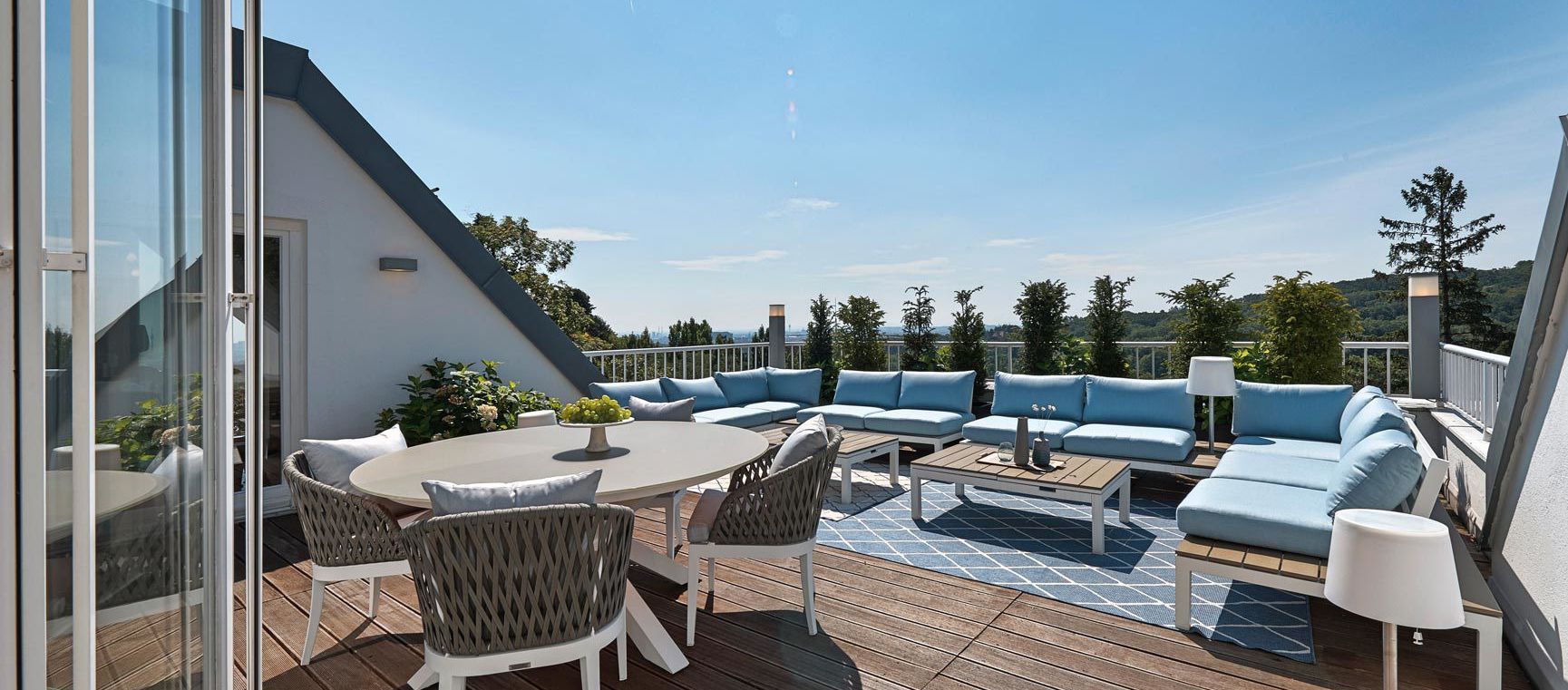 EXKLUSIVE wunderschöne, große DG-Wohnung - komplett möbliert mit 45m² Dachterrasse 1180 Wien