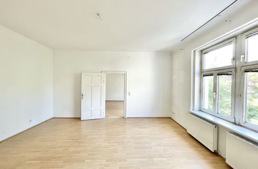 Brigittaplatz | Bezaubernde 2 Zimmer Altbau mit Potenzial | Grünblick