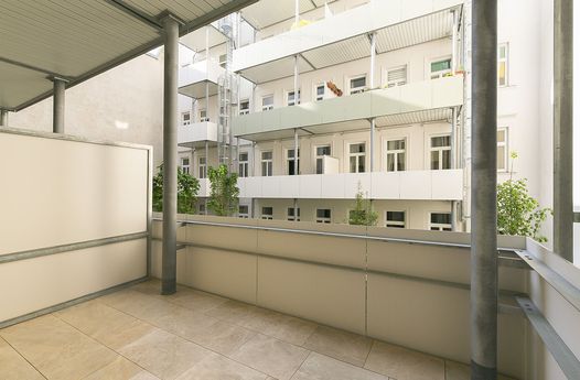 3-Zimmer-Wohnung mit Balkon, Terrasse und Eigengarten in Stilaltbau inkl. Tiefgaragenstellplatz, unbefristete Vermietung