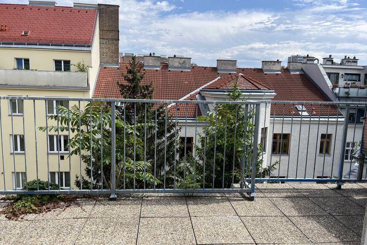 Helle Terrassenwohnung im Dachgeschoss mit 2 Terrassen im 5.Bezirk in der Nähe des Stadtzentrums